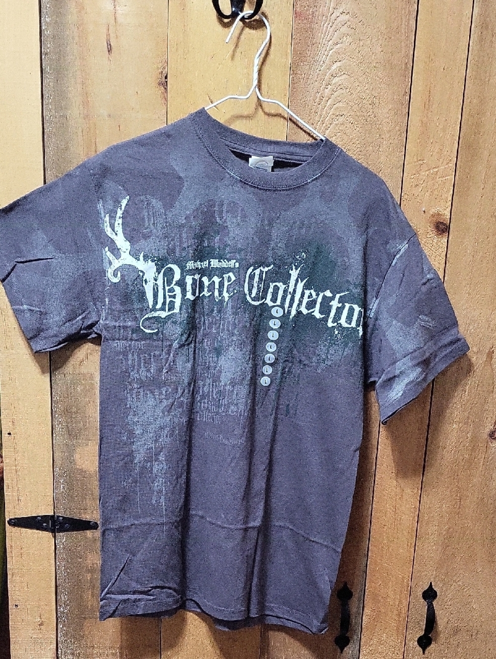 Never worn Michael Waddell's Bone Collector Tee - Men's Short Sleeve Size Large